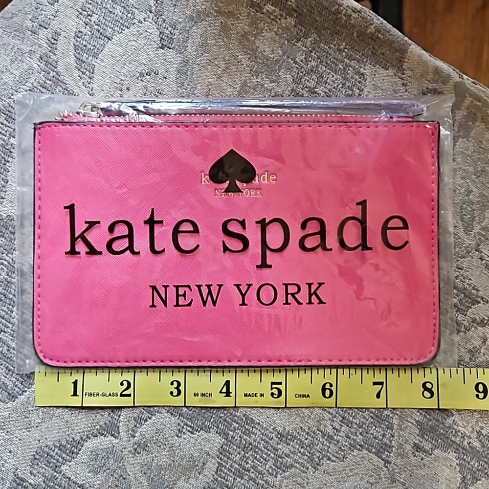 Gifted NIP Kate Spade Dark Pink Wristlet - Picture 9 of 10